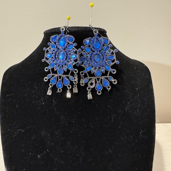 Jewelry - Elegant Blue Silver Earrings